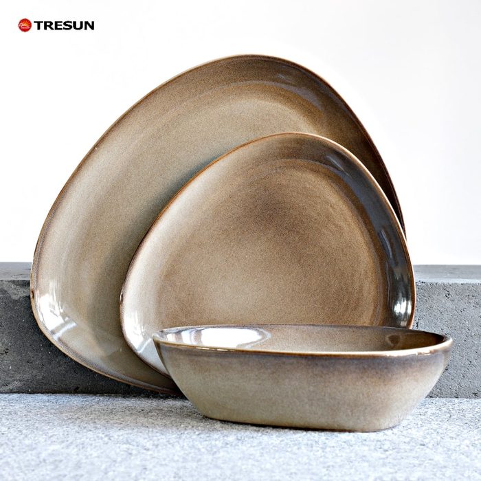 Irregular triangle stoneware plates and dishes