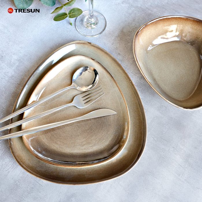 Irregular triangle stoneware plates and dishes