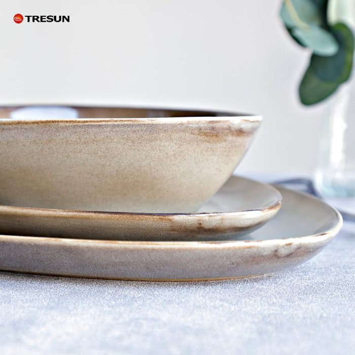 Irregular triangle stoneware plates and dishes