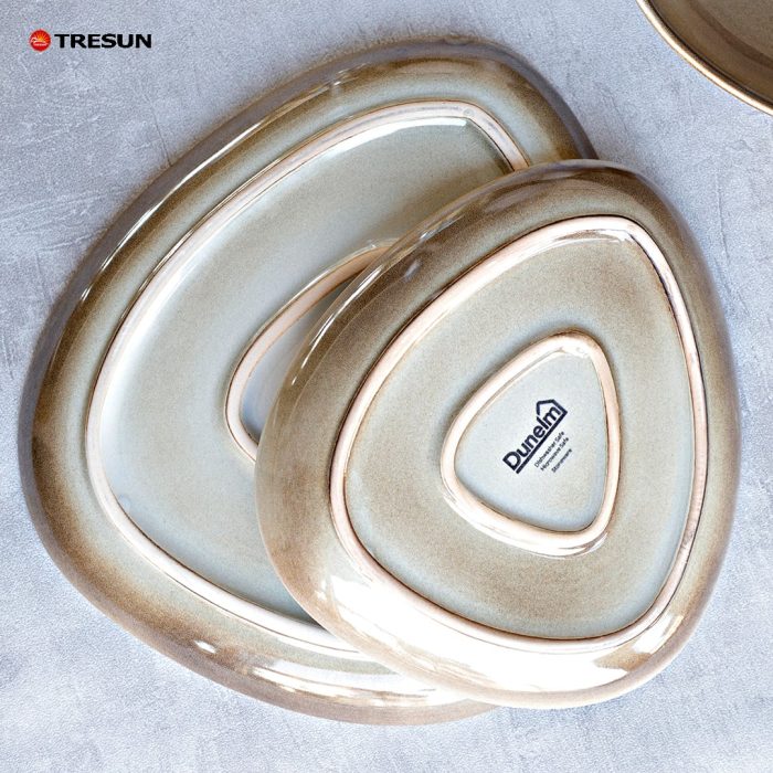 Irregular triangle stoneware plates and dishes