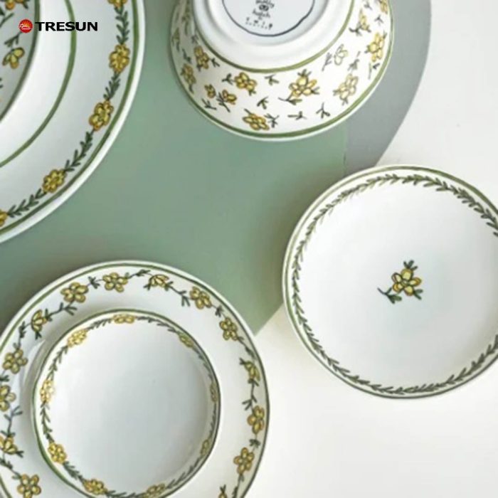 The Daisy Chain Canape Plate Set