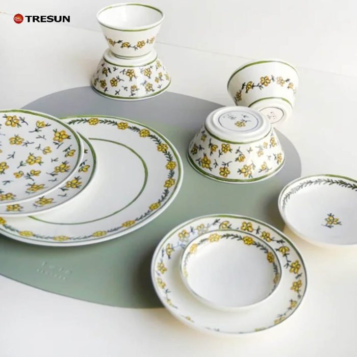 The Daisy Chain Canape Plate Set